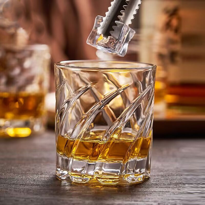 Wine Beer And Spirit - Copo de uísque em relevo, alta