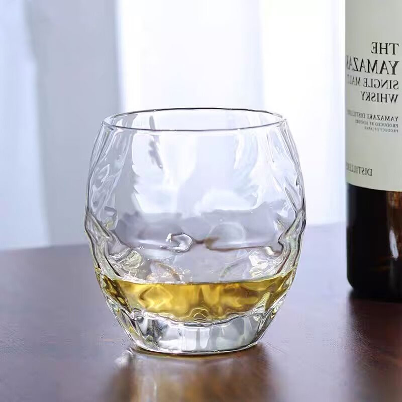 Copo de uísque em relevo, alta - Wine Beer And Spirit avaliação e preço